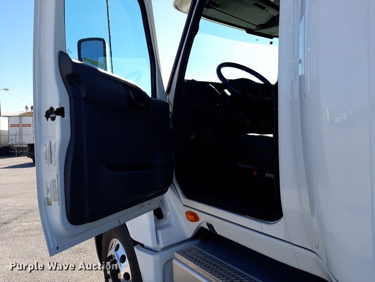 image for item OA9180 2018 International LT625  semi truck