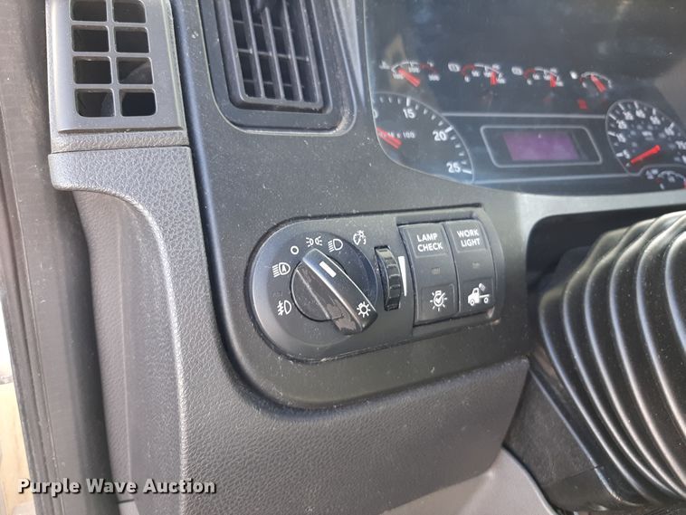 image for item OA9180 2018 International LT625  semi truck