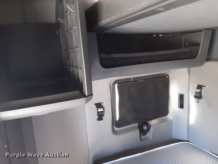 image for item OA9180 2018 International LT625  semi truck