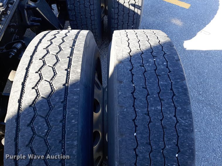 image for item OA9180 2018 International LT625  semi truck