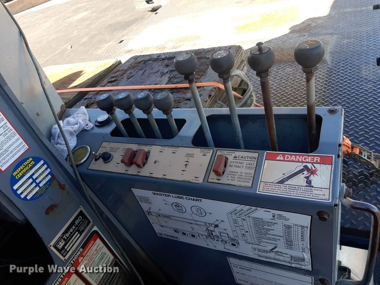 image for item OF9593 2002 Sterling LT7501  crane truck