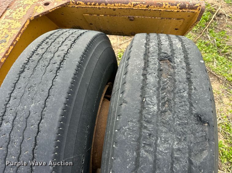 image for item OK9170 1986 Load King 403/4DFP  lowboy equipment trailer