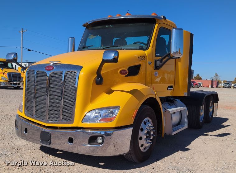 image for item OL9140 2017 Peterbilt 579 semi truck