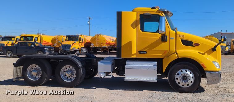 image for item OL9140 2017 Peterbilt 579 semi truck