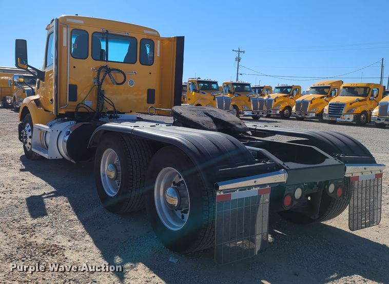 image for item OL9140 2017 Peterbilt 579 semi truck