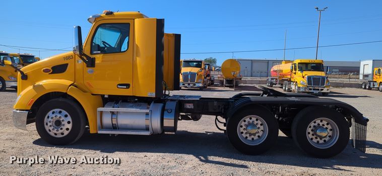 image for item OL9140 2017 Peterbilt 579 semi truck