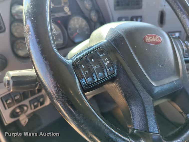 image for item OL9140 2017 Peterbilt 579 semi truck