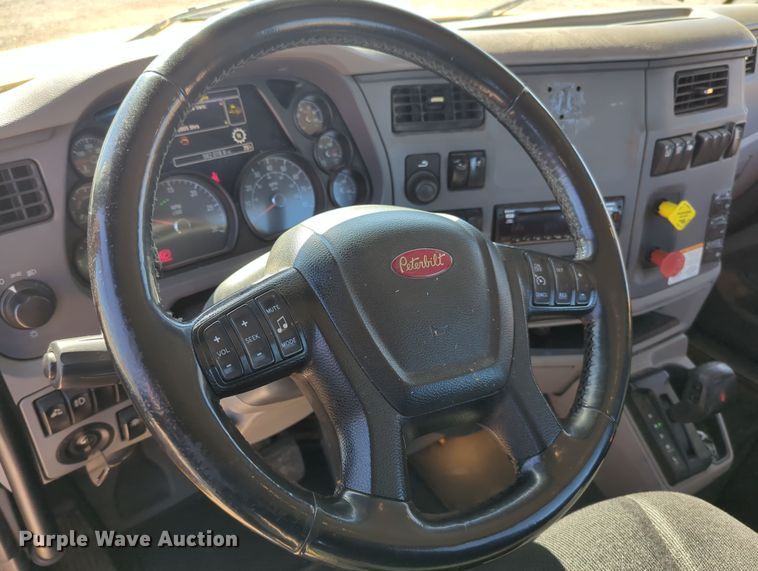 image for item OL9140 2017 Peterbilt 579 semi truck