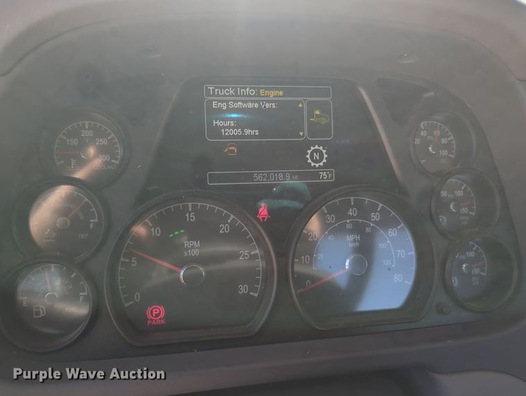 image for item OL9140 2017 Peterbilt 579 semi truck