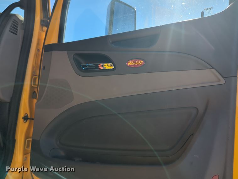 image for item OL9140 2017 Peterbilt 579 semi truck