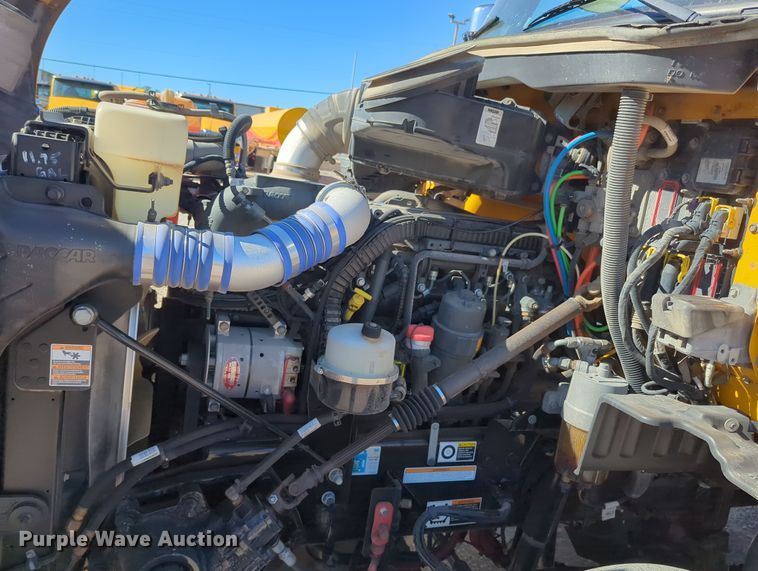 image for item OL9140 2017 Peterbilt 579 semi truck