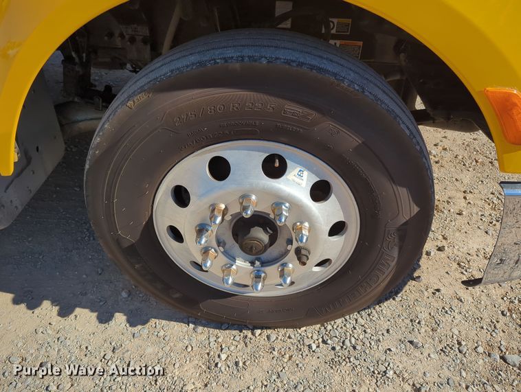 image for item OL9140 2017 Peterbilt 579 semi truck