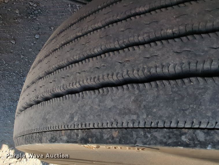 image for item OL9140 2017 Peterbilt 579 semi truck