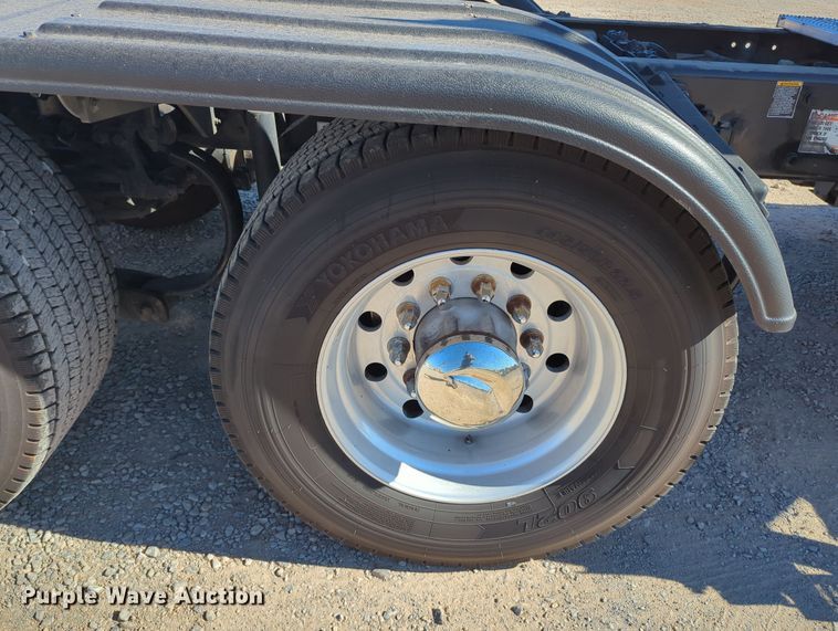 image for item OL9140 2017 Peterbilt 579 semi truck