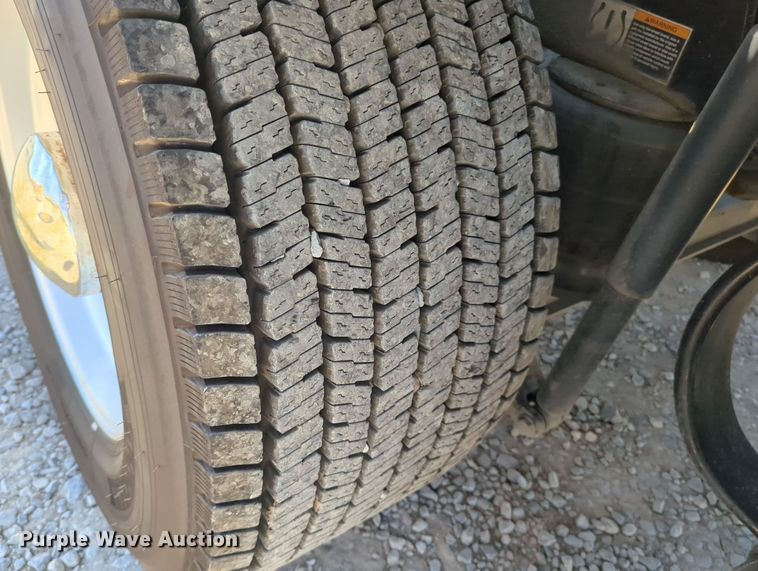 image for item OL9140 2017 Peterbilt 579 semi truck