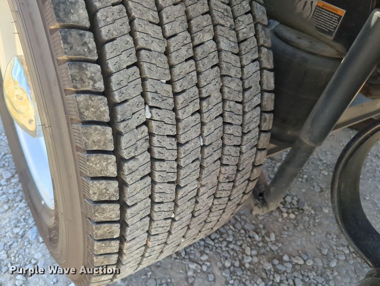 image for item OL9140 2017 Peterbilt 579 semi truck