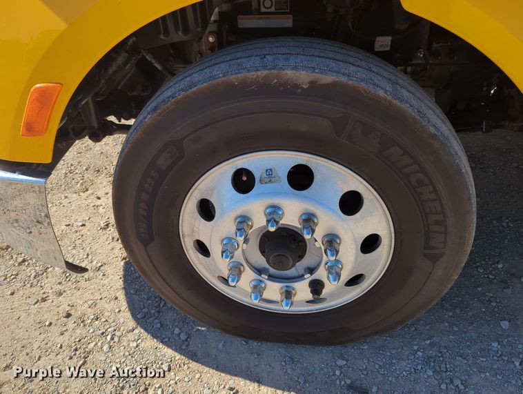 image for item OL9140 2017 Peterbilt 579 semi truck