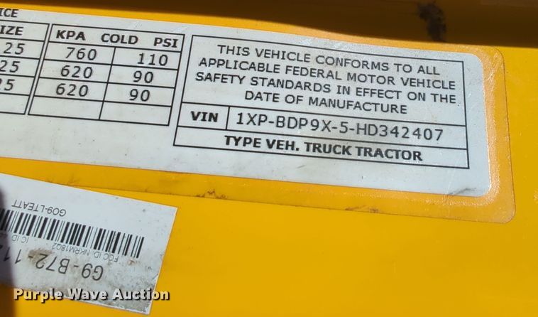 image for item OL9140 2017 Peterbilt 579 semi truck