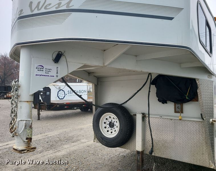 image for item DK4179 2000 Trails West  horse trailer