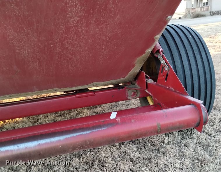 image for item DK8936 New Holland 855  round baler