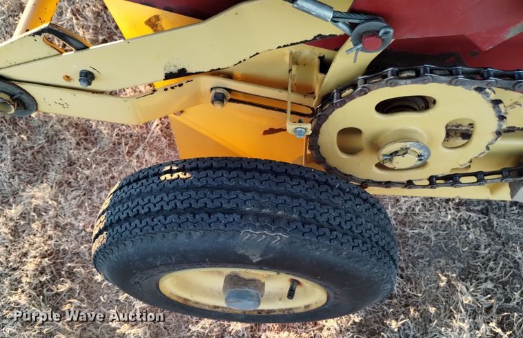 image for item DK8936 New Holland 855  round baler