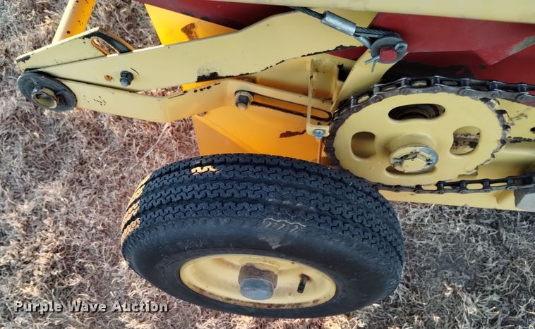 image for item DK8936 New Holland 855  round baler