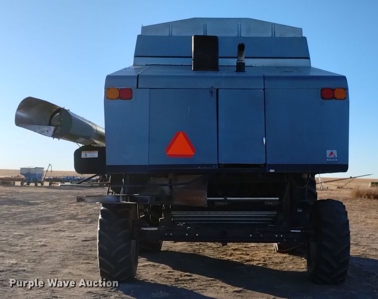 image for item DK8937 1996 Gleaner R72  combine