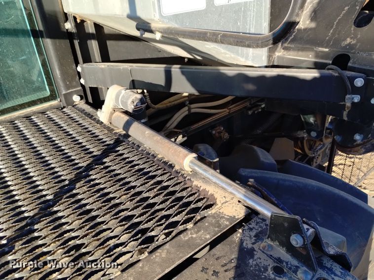 image for item DK8937 1996 Gleaner R72  combine