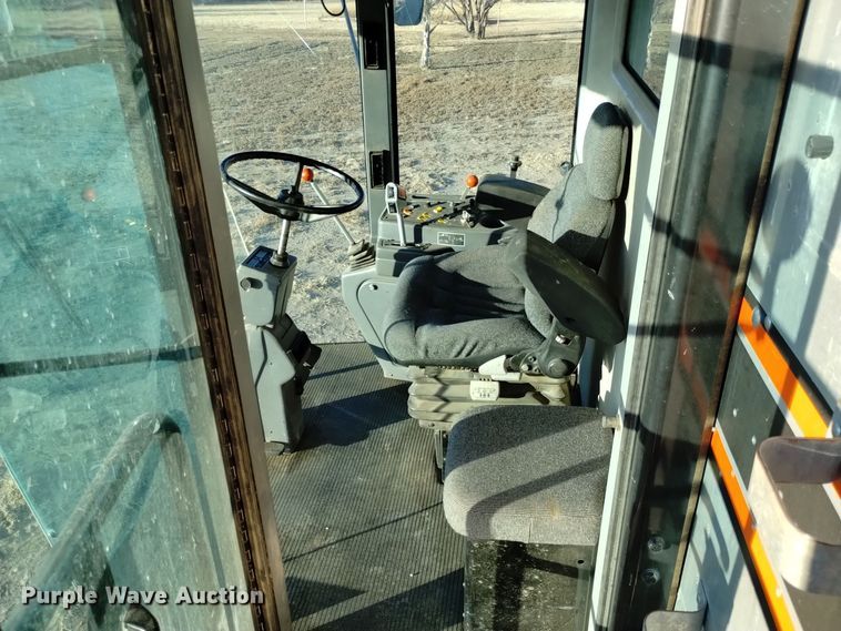 image for item DK8937 1996 Gleaner R72  combine