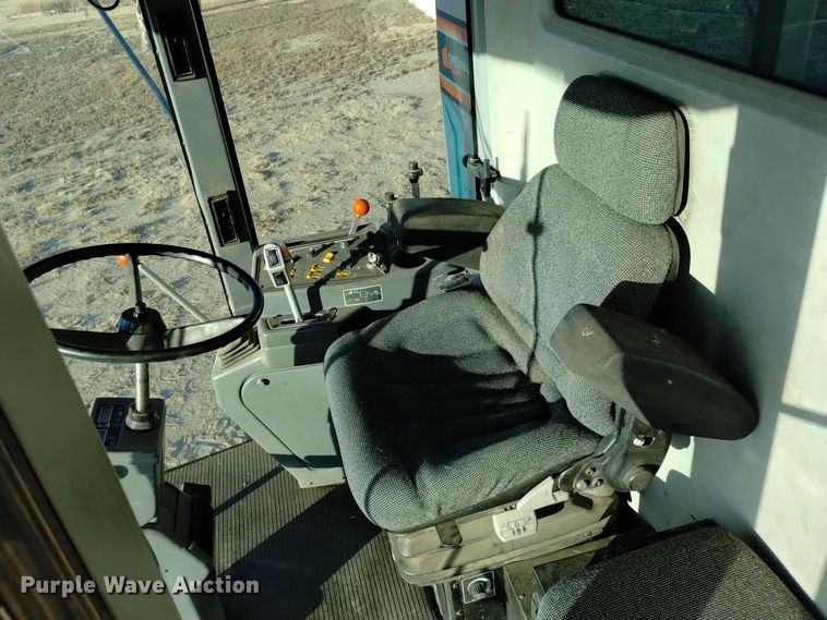 image for item DK8937 1996 Gleaner R72  combine