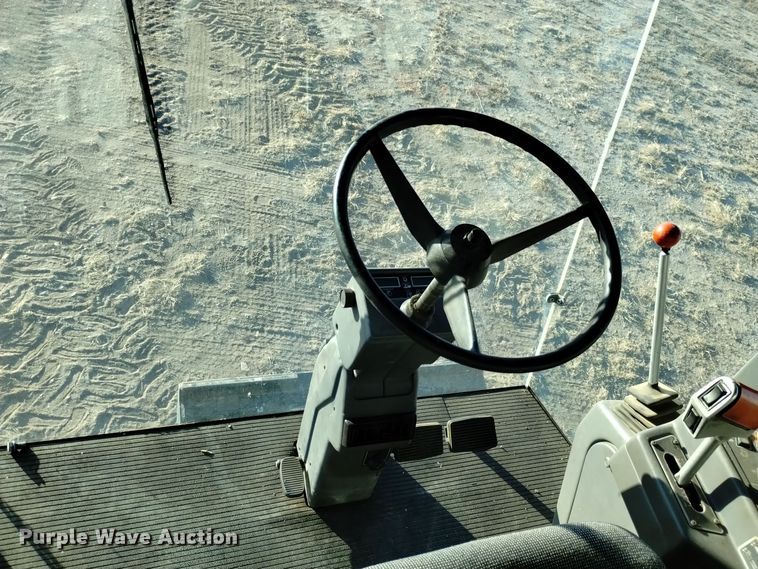 image for item DK8937 1996 Gleaner R72  combine