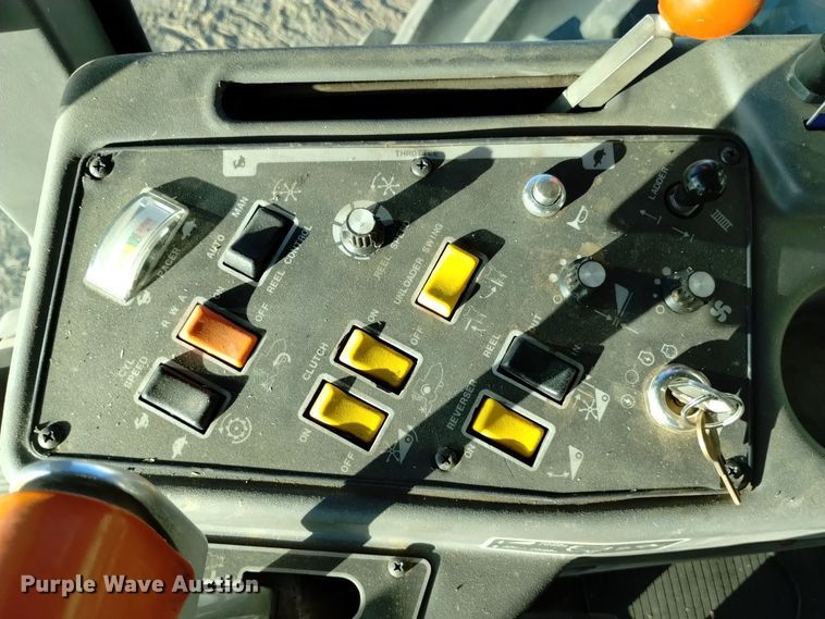 image for item DK8937 1996 Gleaner R72  combine