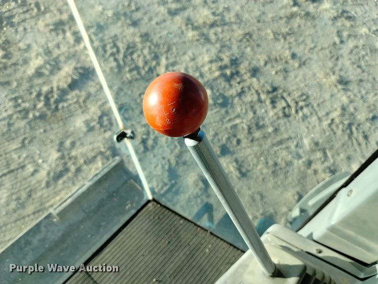 image for item DK8937 1996 Gleaner R72  combine