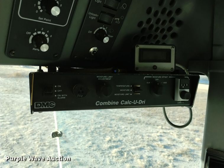 image for item DK8937 1996 Gleaner R72  combine