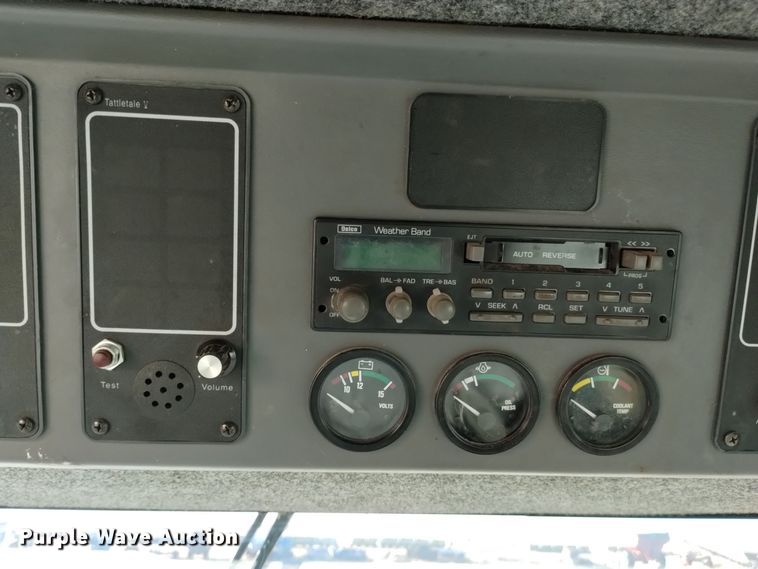 image for item DK8937 1996 Gleaner R72  combine