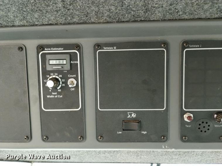 image for item DK8937 1996 Gleaner R72  combine