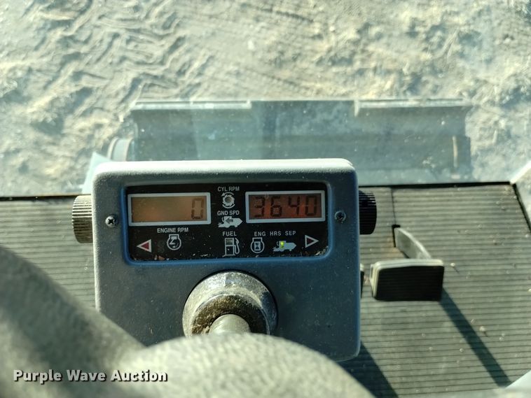 image for item DK8937 1996 Gleaner R72  combine