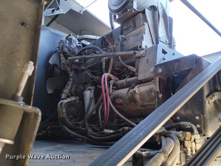 image for item DK8937 1996 Gleaner R72  combine