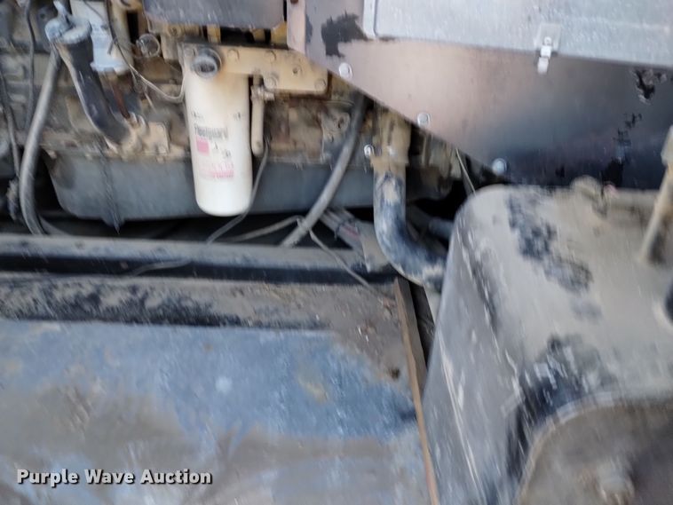 image for item DK8937 1996 Gleaner R72  combine