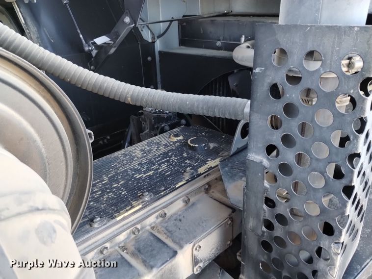 image for item DK8937 1996 Gleaner R72  combine