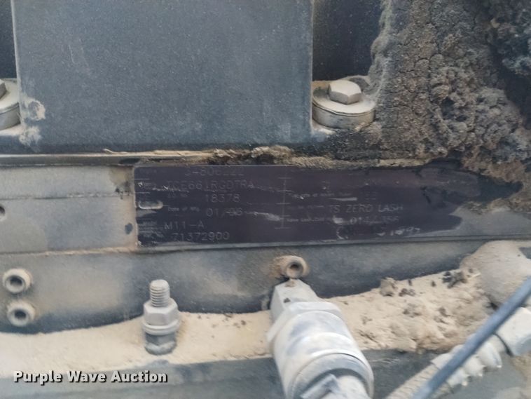 image for item DK8937 1996 Gleaner R72  combine