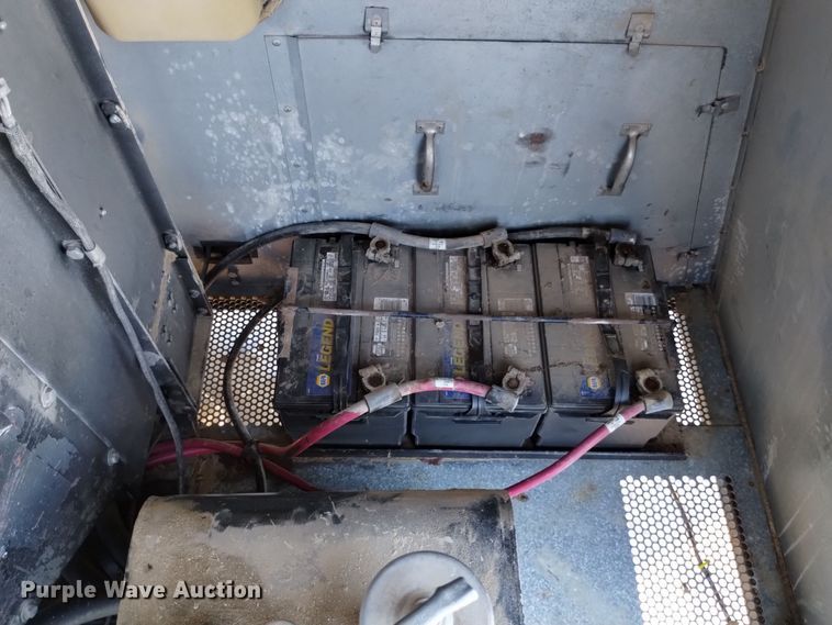 image for item DK8937 1996 Gleaner R72  combine