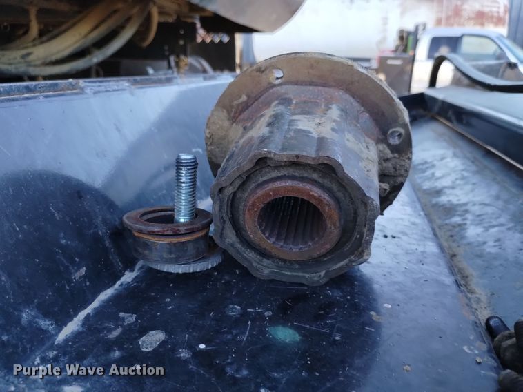 image for item DK8937 1996 Gleaner R72  combine