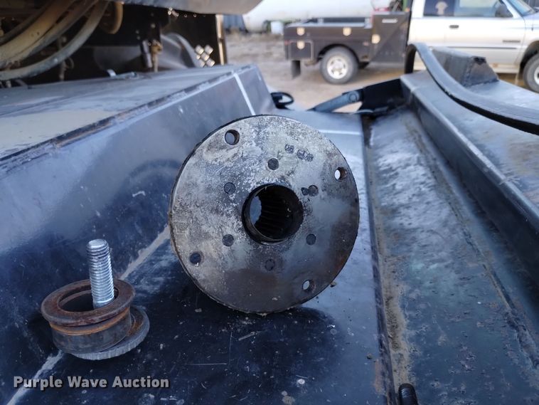 image for item DK8937 1996 Gleaner R72  combine