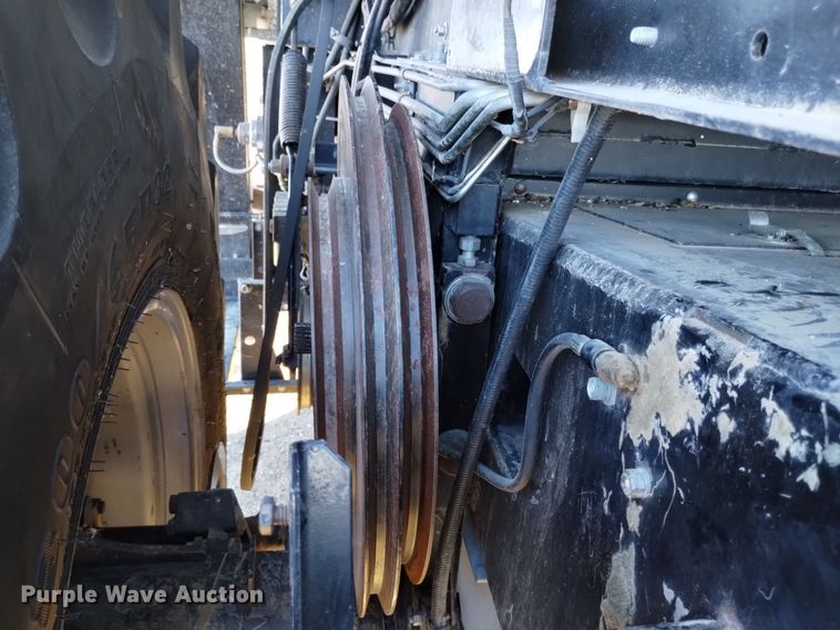 image for item DK8937 1996 Gleaner R72  combine