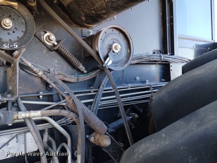 image for item DK8937 1996 Gleaner R72  combine