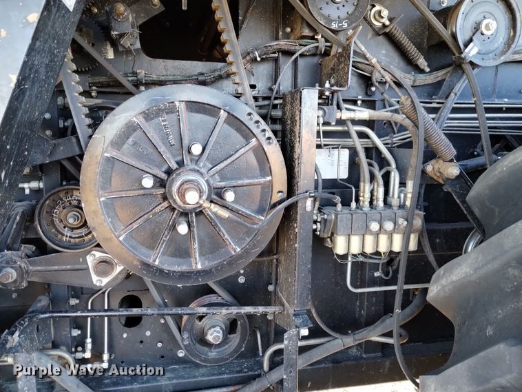 image for item DK8937 1996 Gleaner R72  combine