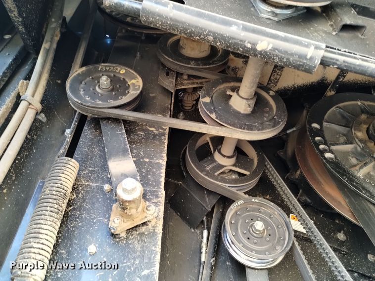 image for item DK8937 1996 Gleaner R72  combine