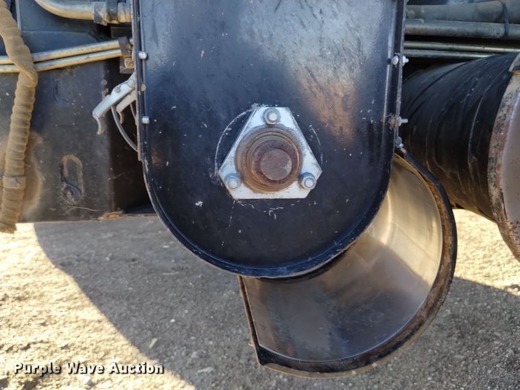 image for item DK8937 1996 Gleaner R72  combine