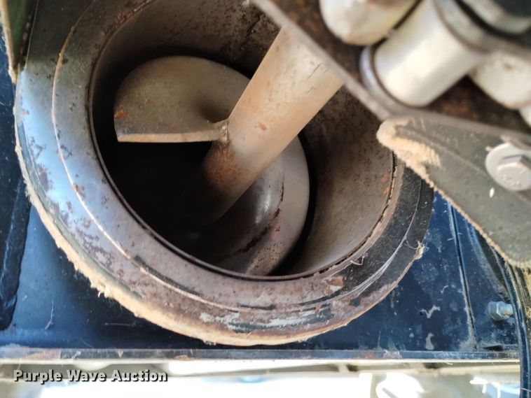 image for item DK8937 1996 Gleaner R72  combine